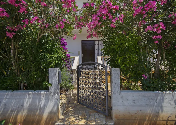 Apartments Petrcane Welcome